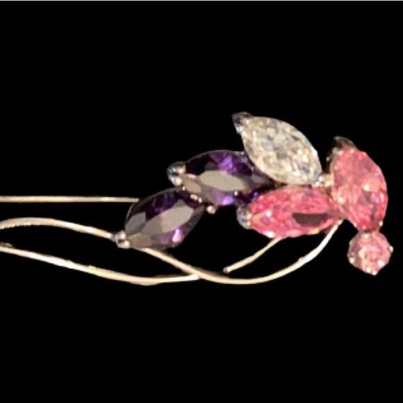 Delicate Design Silver-toned Crystal Rhinestone Floral Brooch - rare - Picture 3 of 9